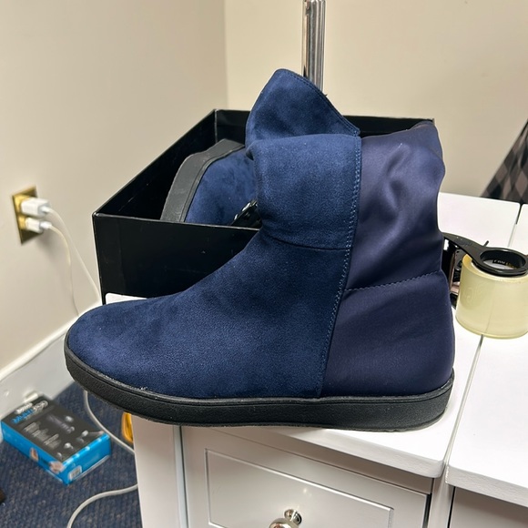 Boots - Picture 1 of 4